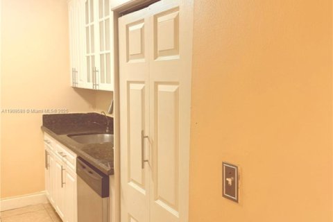 Copropriété à louer à Cutler Bay, Floride: 2 chambres, 91.04 m2 № 2017104 - photo 4