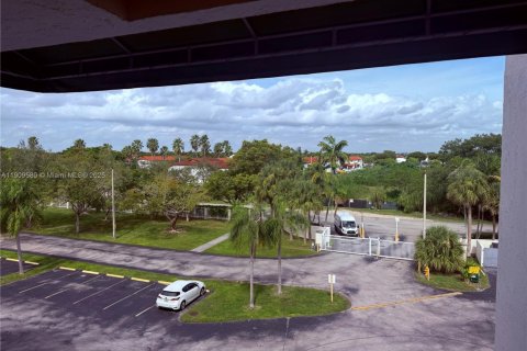 Copropriété à louer à Cutler Bay, Floride: 2 chambres, 91.04 m2 № 2017104 - photo 3