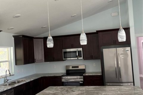 Villa ou maison à vendre à Port Charlotte, Floride: 3 chambres, 135.27 m2 № 2360418 - photo 6