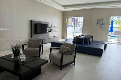 Condo in Miami, Florida, 3 bedrooms  № 1800755 - photo 7