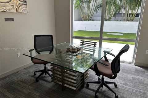 Condo in Miami, Florida, 3 bedrooms  № 1800755 - photo 9