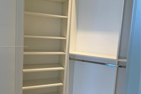 Condo in Miami, Florida, 3 bedrooms  № 1800755 - photo 30