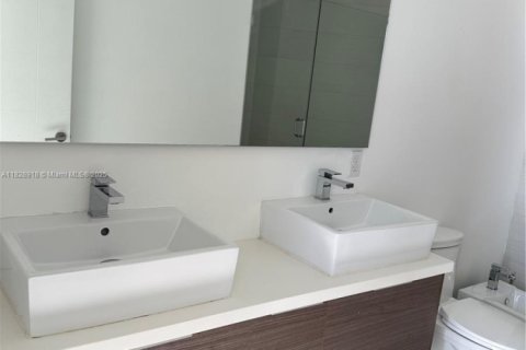 Condo in Miami, Florida, 3 bedrooms  № 1800755 - photo 22