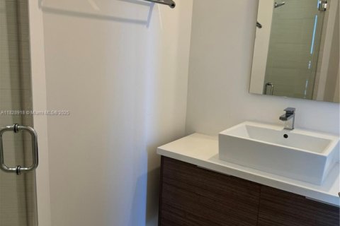 Condo in Miami, Florida, 3 bedrooms  № 1800755 - photo 27