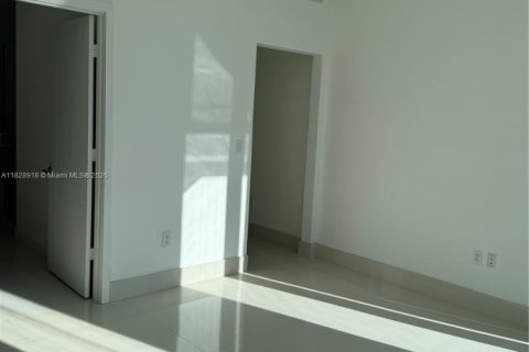 Condo in Miami, Florida, 3 bedrooms  № 1800755 - photo 20