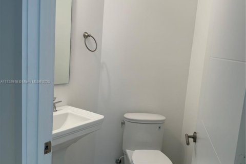 Condo in Miami, Florida, 3 bedrooms  № 1800755 - photo 24