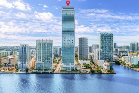 Condominio en venta en Miami, Florida, 3 dormitorios, 219.99 m2 № 1470742 - foto 5