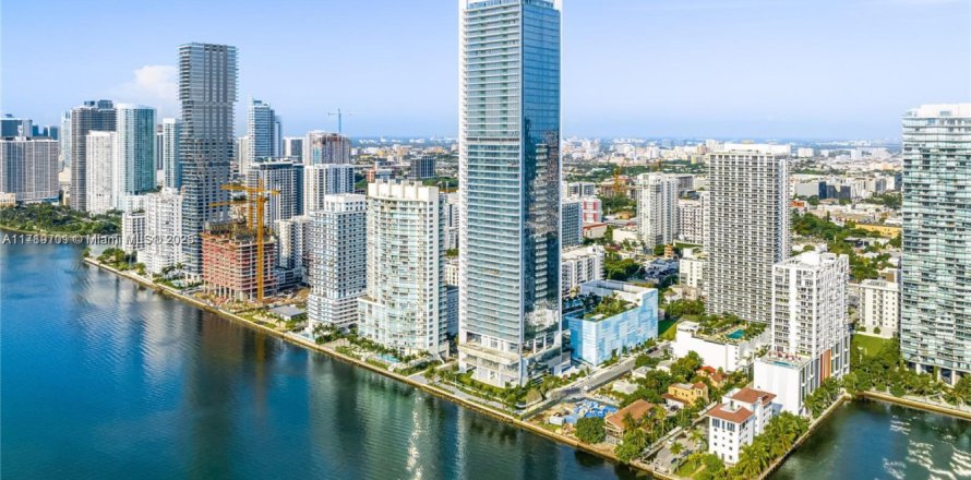 Condominio en Miami, Florida, 3 dormitorios № 1470742