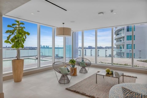Condominio en venta en Miami, Florida, 3 dormitorios, 219.99 m2 № 1470742 - foto 16