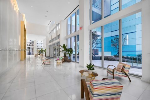 Condominio en venta en Miami, Florida, 3 dormitorios, 219.99 m2 № 1470742 - foto 7