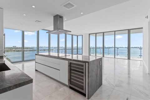 Condominio en venta en Miami, Florida, 3 dormitorios, 219.99 m2 № 1470742 - foto 2