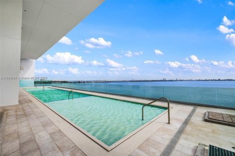 Condominio en venta en Miami, Florida, 3 dormitorios, 219.99 m2 № 1470742 - foto 18