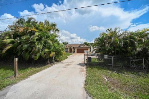 House in West Palm Beach, Florida 4 bedrooms, 186.08 sq.m. № 2263915 - photo 2