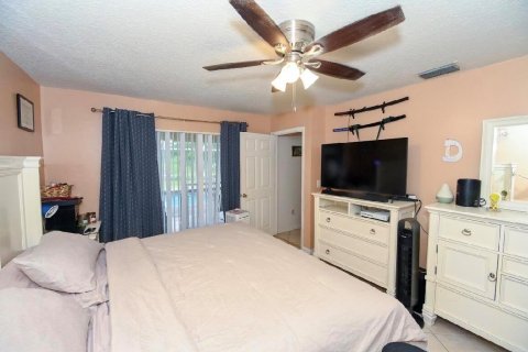 House in West Palm Beach, Florida 4 bedrooms, 186.08 sq.m. № 2263915 - photo 15