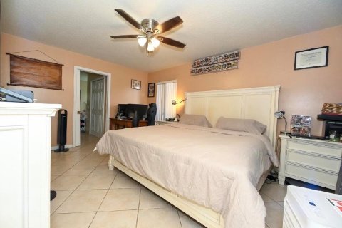 House in West Palm Beach, Florida 4 bedrooms, 186.08 sq.m. № 2263915 - photo 16