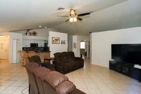 House in West Palm Beach, Florida 4 bedrooms, 186.08 sq.m. № 2263915 - photo 13
