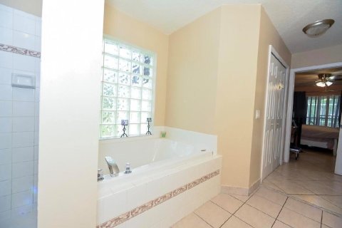 House in West Palm Beach, Florida 4 bedrooms, 186.08 sq.m. № 2263915 - photo 20