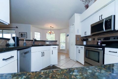 House in West Palm Beach, Florida 4 bedrooms, 186.08 sq.m. № 2263915 - photo 12