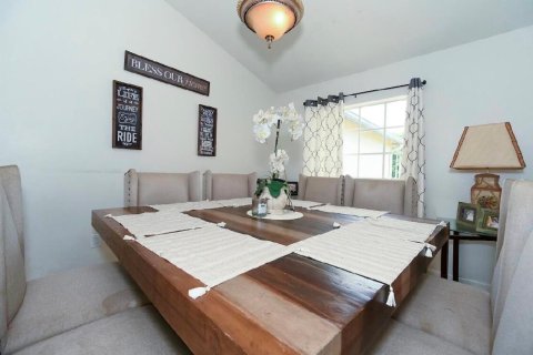 House in West Palm Beach, Florida 4 bedrooms, 186.08 sq.m. № 2263915 - photo 8