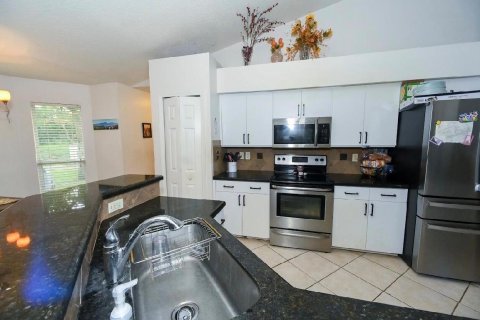 House in West Palm Beach, Florida 4 bedrooms, 186.08 sq.m. № 2263915 - photo 10