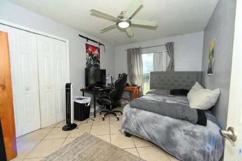 House in West Palm Beach, Florida 4 bedrooms, 186.08 sq.m. № 2263915 - photo 25