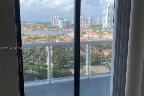 Condominio en alquiler en Aventura, Florida, 2 dormitorios, 96.43 m2 № 2152941 - foto 9