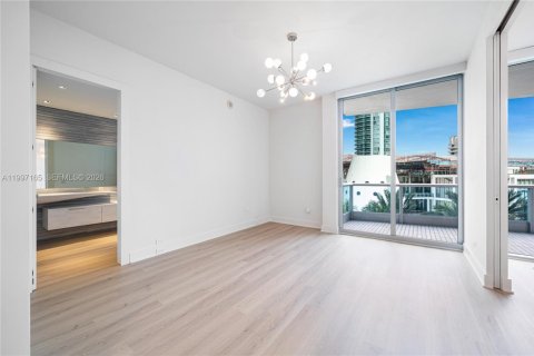 Condominio en alquiler en Miami Beach, Florida, 4 dormitorios, 353.68 m2 № 2059483 - foto 19