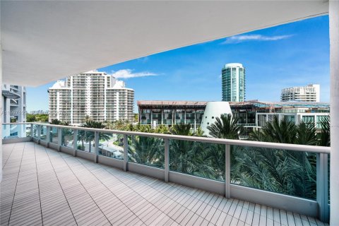 Condominio en alquiler en Miami Beach, Florida, 4 dormitorios, 353.68 m2 № 2059483 - foto 5