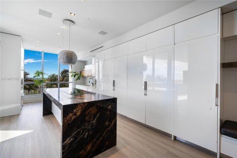 Condominio en alquiler en Miami Beach, Florida, 4 dormitorios, 353.68 m2 № 2059483 - foto 11