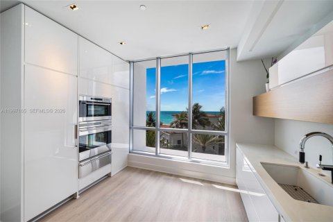 Condominio en alquiler en Miami Beach, Florida, 4 dormitorios, 353.68 m2 № 2059483 - foto 12