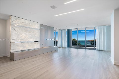 Condominio en Miami Beach, Florida, 4 dormitorios  № 2059483