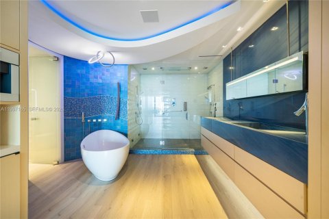 Condominio en alquiler en Miami Beach, Florida, 4 dormitorios, 353.68 m2 № 2059483 - foto 16