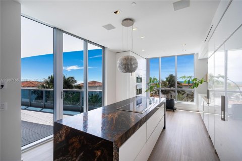 Condominio en alquiler en Miami Beach, Florida, 4 dormitorios, 353.68 m2 № 2059483 - foto 10