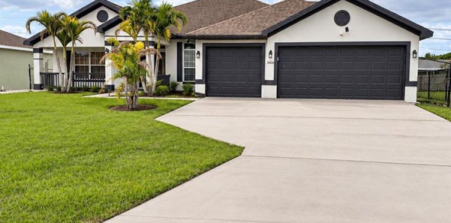 House in Port St. Lucie, Florida 4 bedrooms, 208.94 sq.m. № 2423498