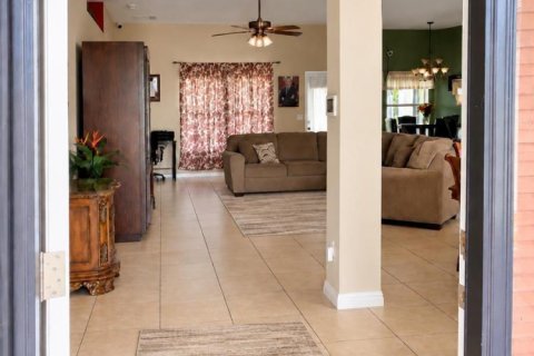 House in Port St. Lucie, Florida 4 bedrooms, 208.94 sq.m. № 2423498 - photo 4