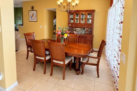 House in Port St. Lucie, Florida 4 bedrooms, 208.94 sq.m. № 2423498 - photo 5