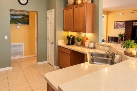 House in Port St. Lucie, Florida 4 bedrooms, 208.94 sq.m. № 2423498 - photo 12
