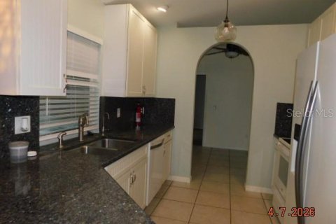 House in Cape Coral, Florida 4 bedrooms, 190.64 sq.m. № 2148588 - photo 2