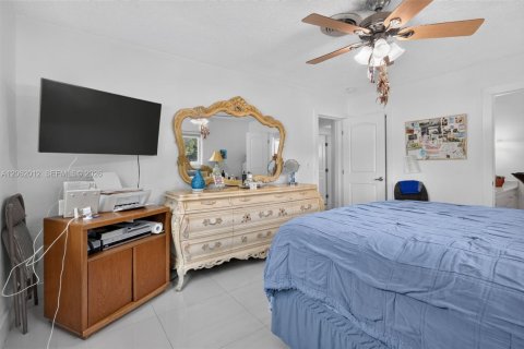 House in North Miami Beach, Florida 3 bedrooms, 155.43 sq.m. № 2317212 - photo 22