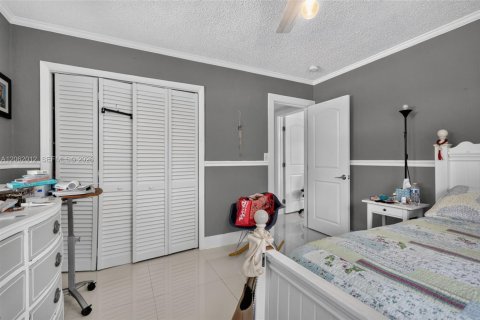 House in North Miami Beach, Florida 3 bedrooms, 155.43 sq.m. № 2317212 - photo 28