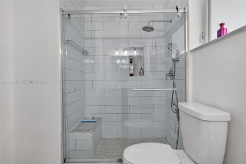 House in North Miami Beach, Florida 3 bedrooms, 155.43 sq.m. № 2317212 - photo 30