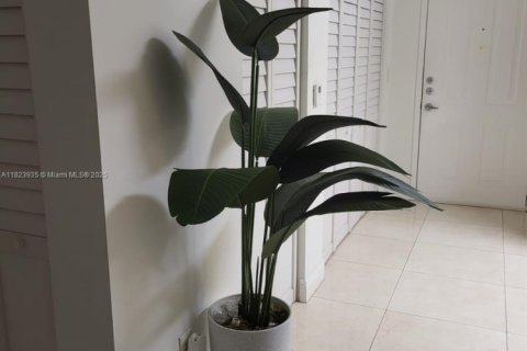 Copropriété à louer à Miami, Floride: 2 chambres, 98.1 m2 № 1938249 - photo 4