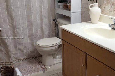 Condominio en alquiler en Miami, Florida, 2 dormitorios, 98.1 m2 № 1938249 - foto 7