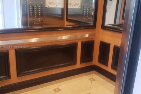Condominio en alquiler en Miami, Florida, 2 dormitorios, 98.1 m2 № 1938249 - foto 16