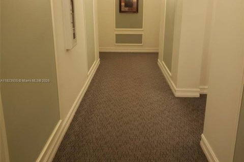 Condominio en alquiler en Miami, Florida, 2 dormitorios, 98.1 m2 № 1938249 - foto 17
