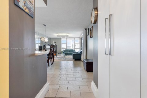 Copropriété à vendre à Aventura, Floride: 2 chambres, 121.98 m2 № 1887309 - photo 3
