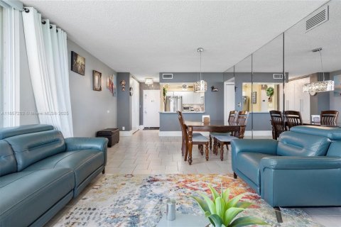 Copropriété à vendre à Aventura, Floride: 2 chambres, 121.98 m2 № 1887309 - photo 10