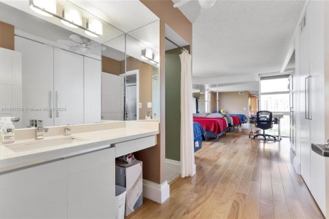 Copropriété à vendre à Aventura, Floride: 2 chambres, 121.98 m2 № 1887309 - photo 19