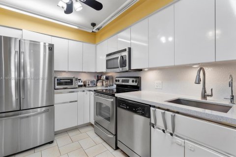 Copropriété à vendre à Aventura, Floride: 2 chambres, 121.98 m2 № 1887309 - photo 15