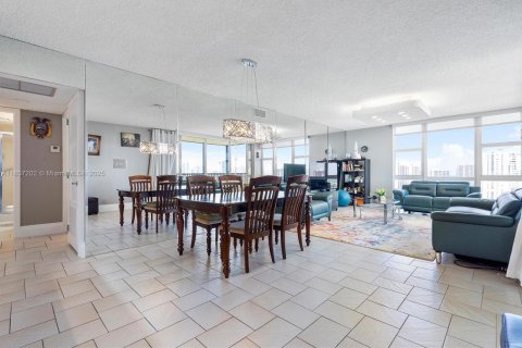 Copropriété à vendre à Aventura, Floride: 2 chambres, 121.98 m2 № 1887309 - photo 1